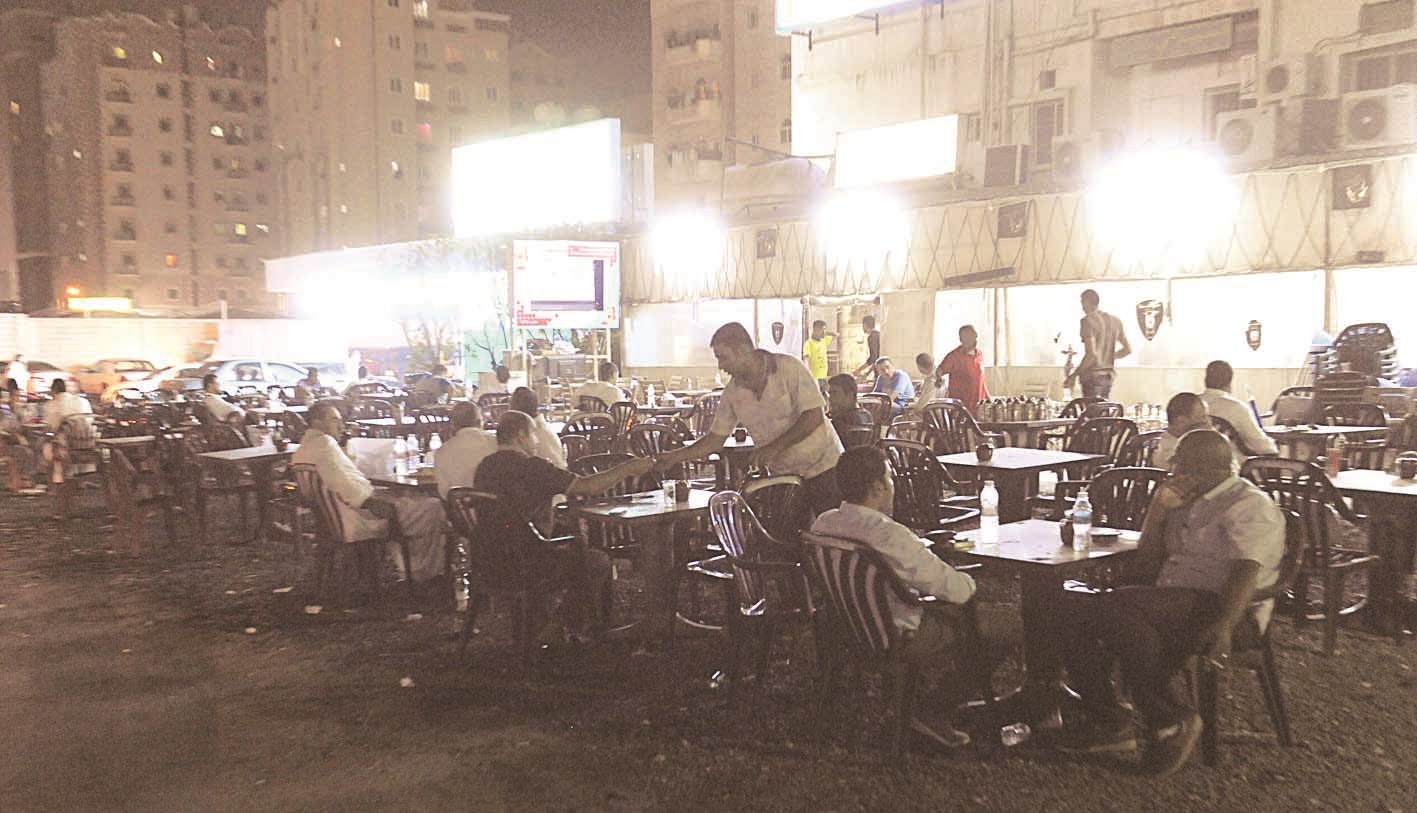 شيشة في الهواء الطلق