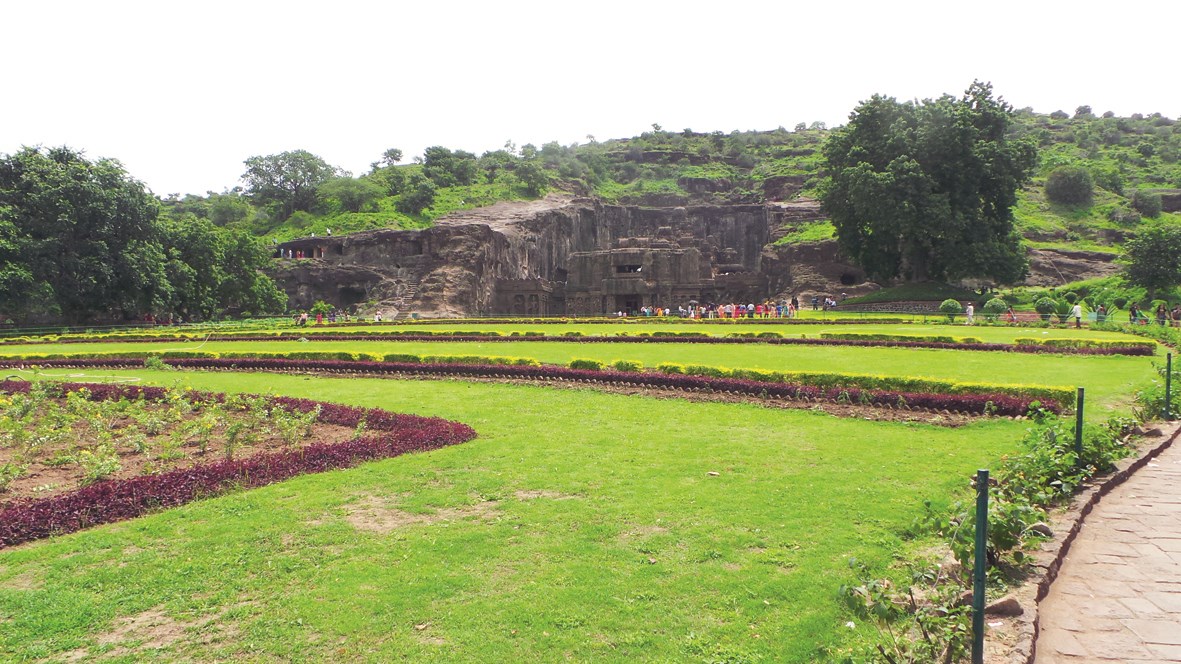 مساحات خضراء شاسعة