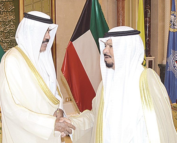 سمو ولي العهد مصافحاً محمد المسيلم