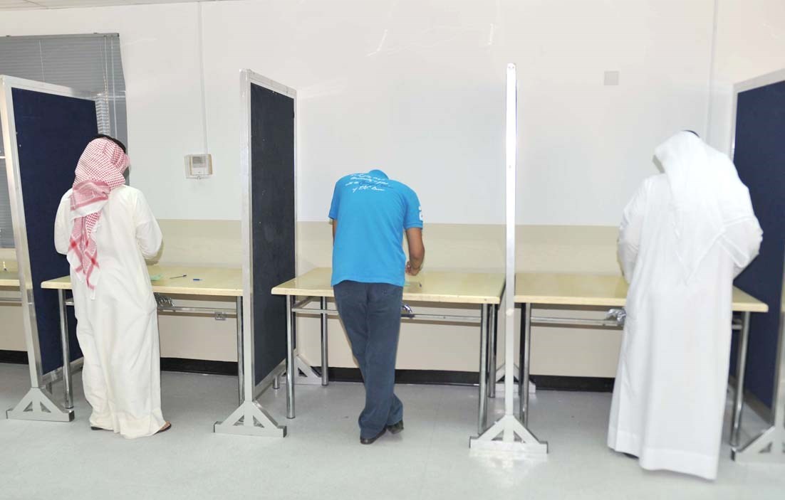 الطلبة يصوتون