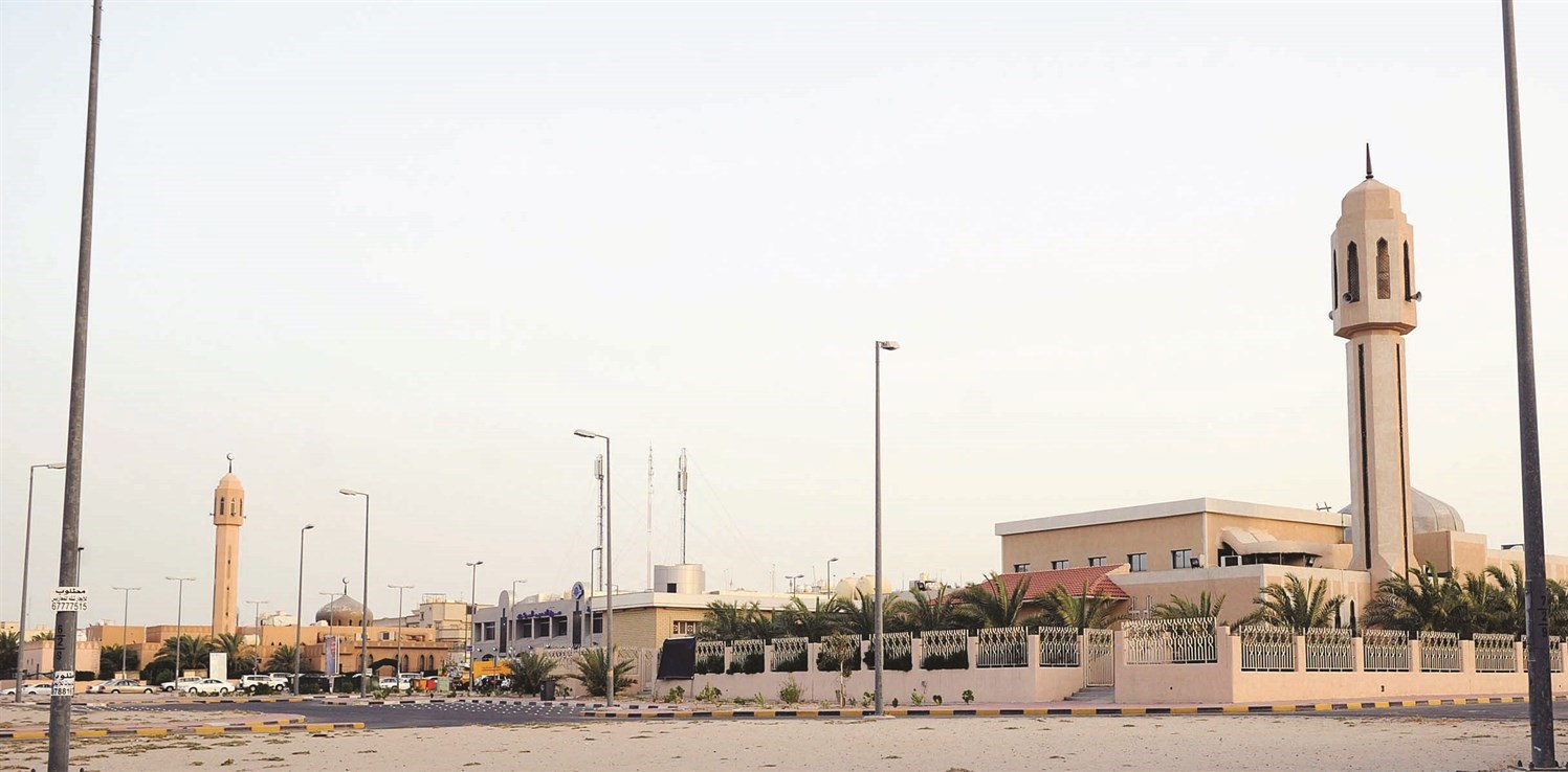 مسجدان متجاوران (تصوير: نايف العقلة)