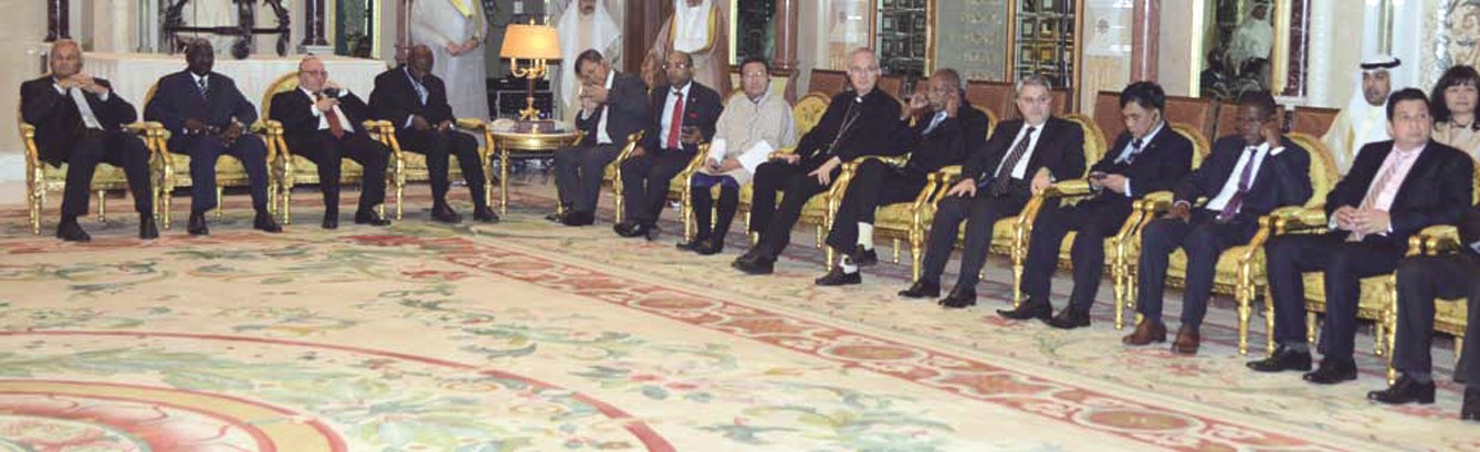 u062cu0627u0646u0628 u0645u0646 u0627u0644u0633u0641u0631u0627u0621 u0644u062fu0649 u0644u0642u0627u0626u0647u0645 u0633u0645u0648 u0627u0644u0623u0645u064au0631 u0644u062au0642u062fu064au0645 u0627u0644u062au0647u0646u0626u0629 u0628u0627u0644u062au0643u0631u064au0645 u0627u0644u0623u0645u0645u064a