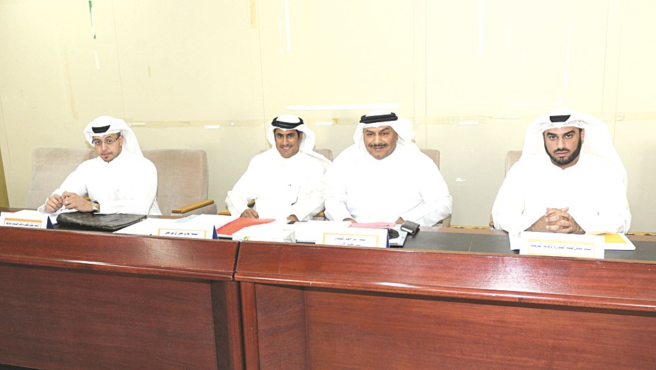 u0627u0644u0647u0646u064au062fu064a u0645u062au0631u0626u0633u0627 u0627u0644u0627u062cu062au0645u0627u0639 b(u062au0635u0648u064au0631 u0632u0643u0631u064au0627 u0639u0637u064au0629)