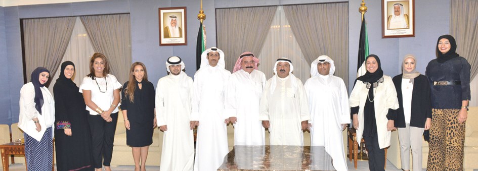 u0648u0632u064au0631 u0627u0644u062fu064au0648u0627u0646 u0645u062au0648u0633u0637u0627 u0623u0639u0636u0627u0621 u062cu0645u0639u064au0629 u0627u0644u062du0642u0648u0642u064au064au0646