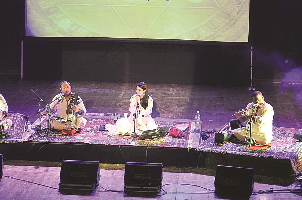 u062cu0627u0646u0628 u0645u0646 u0627u0644u0639u0631u0636 u0627u0644u0647u0646u062fu064a (u062au0635u0648u064au0631 u0646u0648u0631 u0647u0646u062fu0627u0648u064a)