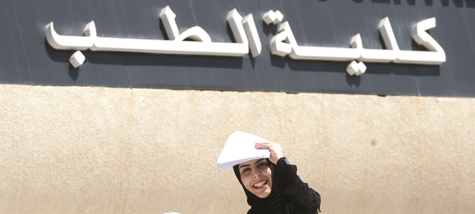 u00abu0627u0628u062au0633u0627u0645u0629 u0637u0628u064au0629u00bb... u0642u0628u0644 u0627u0644u0645u0634u0627u0631u0643u0629 u0641u064a u0627u0644u0627u0642u062au0631u0627u0639 (u062au0635u0648u064au0631 u0623u0633u0639u062f u0639u0628u062fu0627u0644u0644u0647)