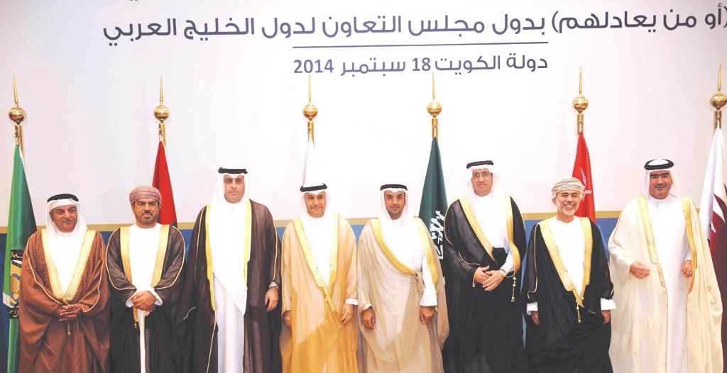 u0627u0644u062du062cu0631u0641 u0645u062au0648u0633u0637u0627u064b u0631u0624u0633u0627u0621 u00abu0647u064au0626u0627u062a u0627u0644u0623u0633u0648u0627u0642u00bb u0627u0644u062eu0644u064au062cu064au0629 (u062au0635u0648u064au0631 u0637u0627u0631u0642 u0639u0632u0627u0644u062fu064au0646)