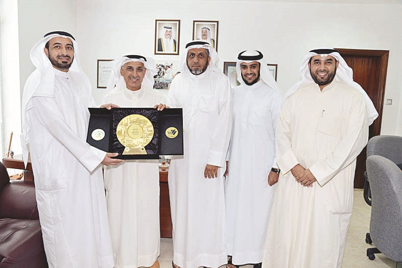 u0627u0644u0634u0637u064a u0645u0643u0631u0645u0627 u0627u0644u0645u062du064au0644u0627u0646 u0628u062du0636u0648u0631 u0623u0639u0636u0627u0621 u0645u0644u062au0642u0649 u0627u0644u0643u0648u064au062a u0627u0644u062eu064au0631u064a