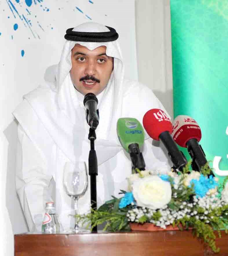 مبارك العبد الله متحدثاً في الحفل