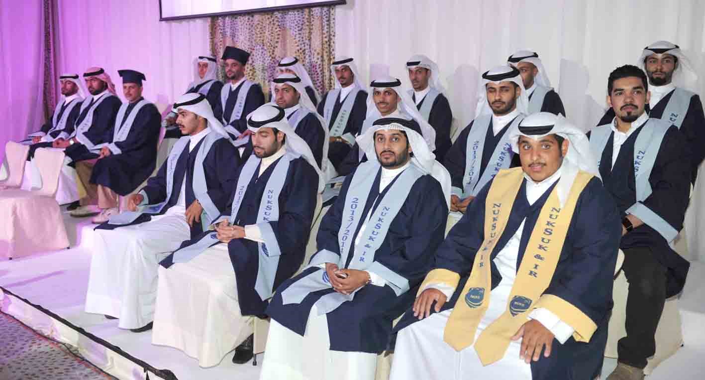 ... وعدد من الفائقين بروب التخرج (تصوير طارق عز الدين)