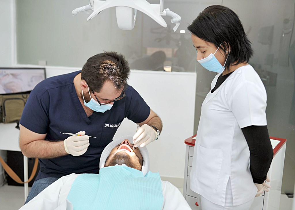 u0627u0644u062fu0643u062au0648u0631 u062eu0627u0644u062f u0648u0644u064au062f u064au0641u062du0635 u0627u0644u0645u0631u064au0636 u0642u0628u0644 u0639u0645u0644u064au0629 u0627u0644u0632u0631u0639 (u062au0635u0648u064au0631 u0633u0639u062f u0647u0646u062fu0627u0648u064a)