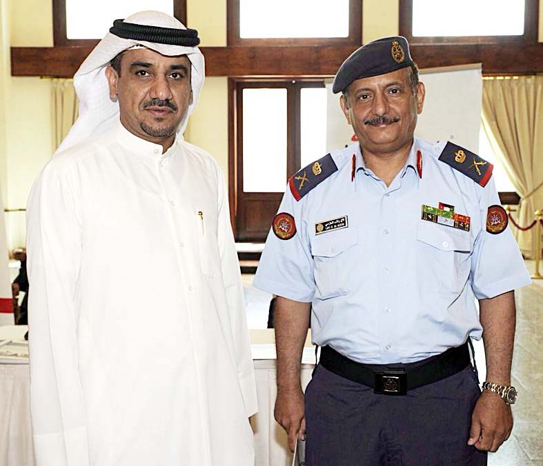 العازمي مع الزميل منصور الشمري