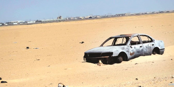 السيارة غارقة في رمال «الارتال»