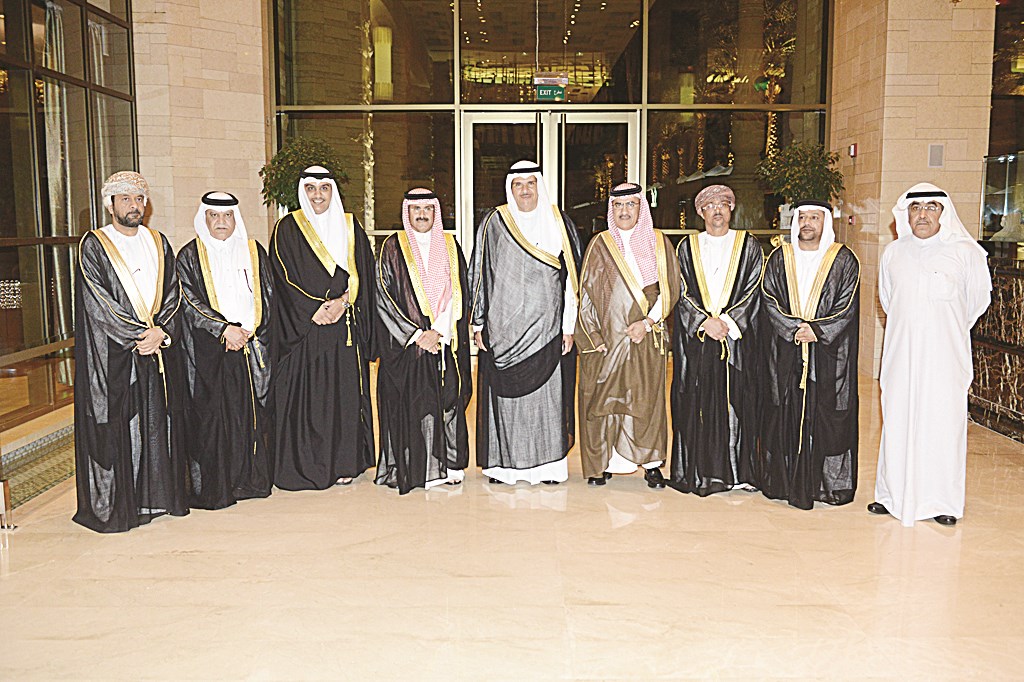 u0631u0624u0633u0627u0621 u0627u0644u0648u0641u0648u062f u0641u064a u0635u0648u0631u0629 u062cu0645u0627u0639u064au0629 u0645u0639 u0648u0632u064au0631 u0627u0644u0625u0639u0644u0627u0645