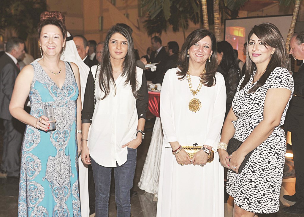 وجوه نسائية