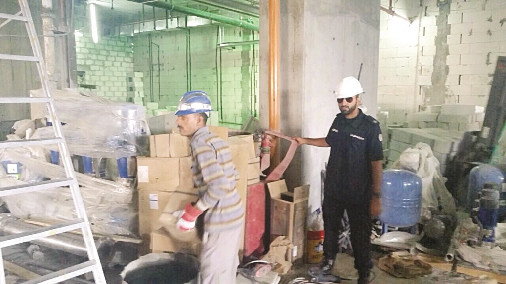 جانب من حملة «الاطفاء» التفتيشية على مباني قيد الانشاء في الجهراء