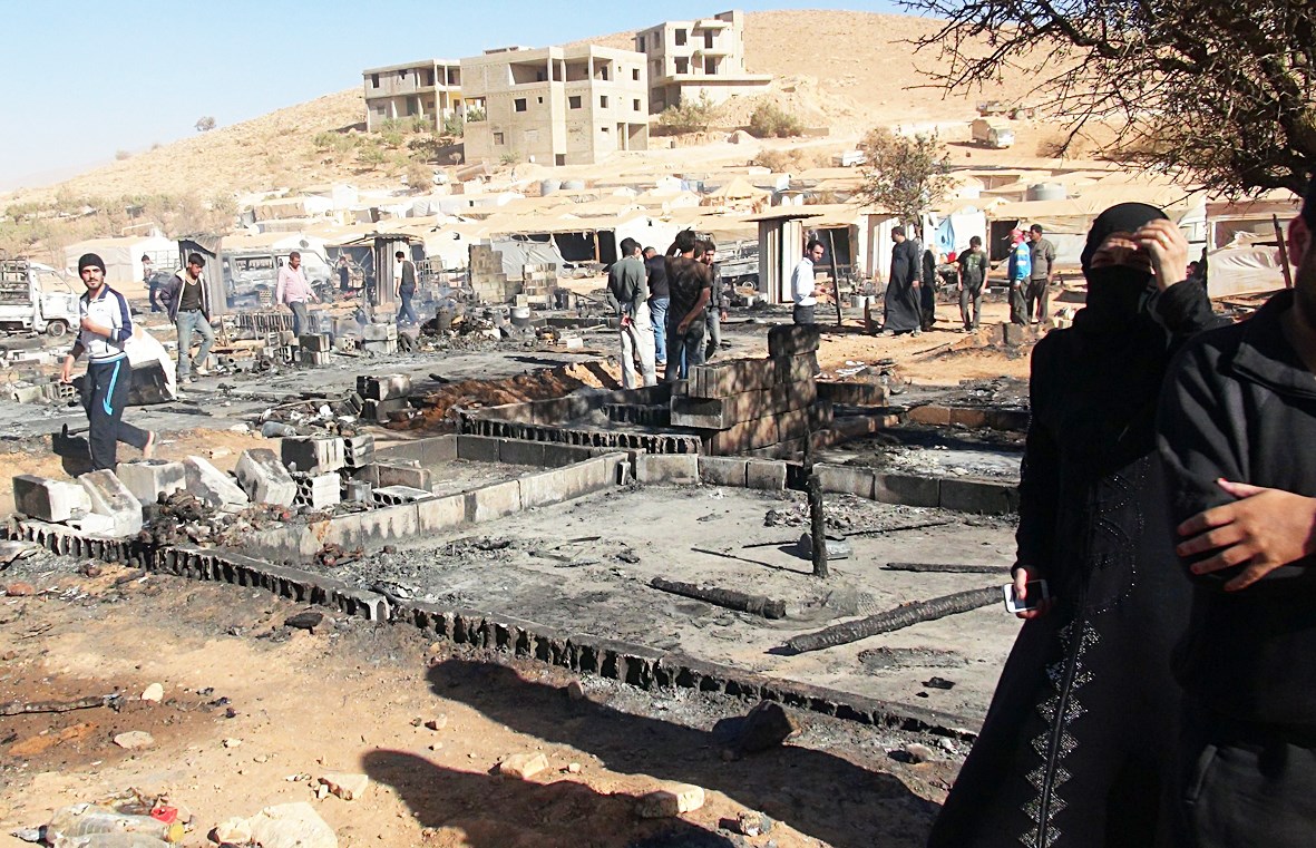 u0645u0648u0627u0637u0646u0648u0646 u064au0645u0631u0648u0646 u0628u0627u0644u0642u0631u0628 u0645u0646 u062eu064au0645 u0627u0644u0644u0627u062cu0626u064au0646 u0627u0644u0633u0648u0631u064au064au0646 u0627u0644u062au064a u062au0645 u0625u062du0631u0627u0642u0647u0627 u0641u064a u0639u0631u0633u0627u0644 u0623u0648u0644 u0645u0646 u0623u0645u0633 (u0627 u0641 u0628)