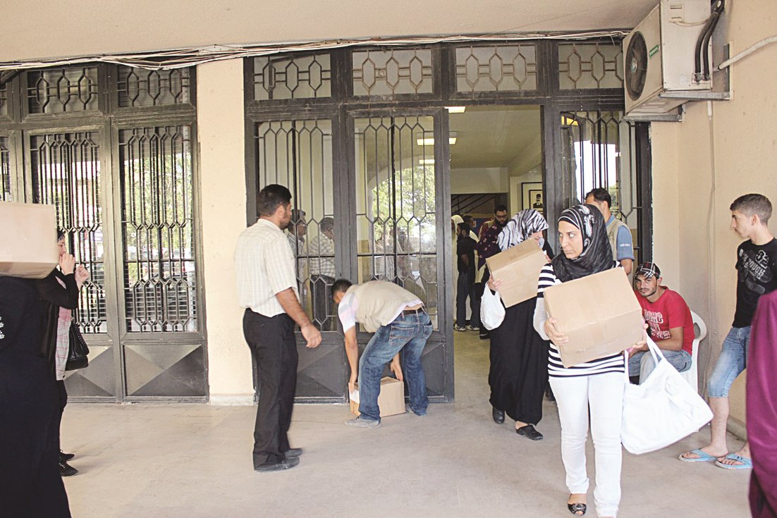 توزيع المساعدات