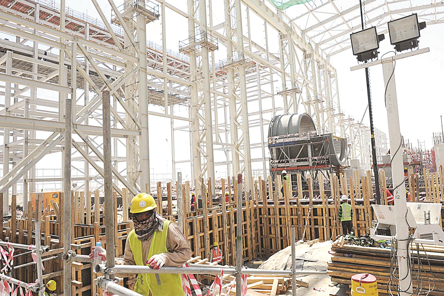 عمل متواصل ليلا ونهارا