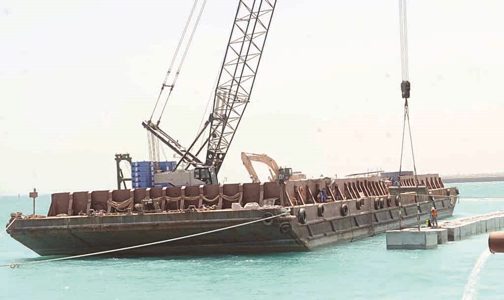 إنشاء مرسى موقت لاستقبال المقطرات