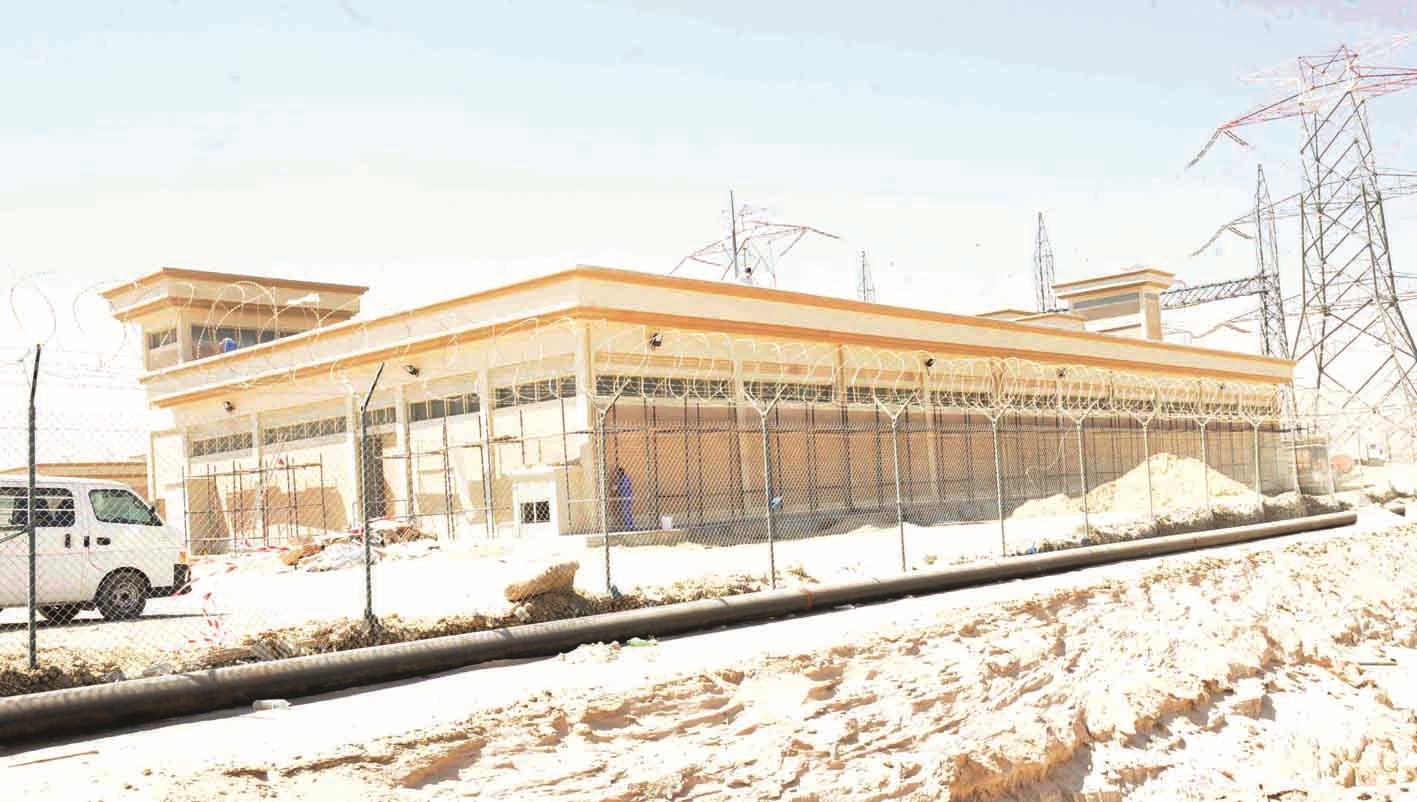 محطة نقل كهرباء(تصوير: جلال معوض)