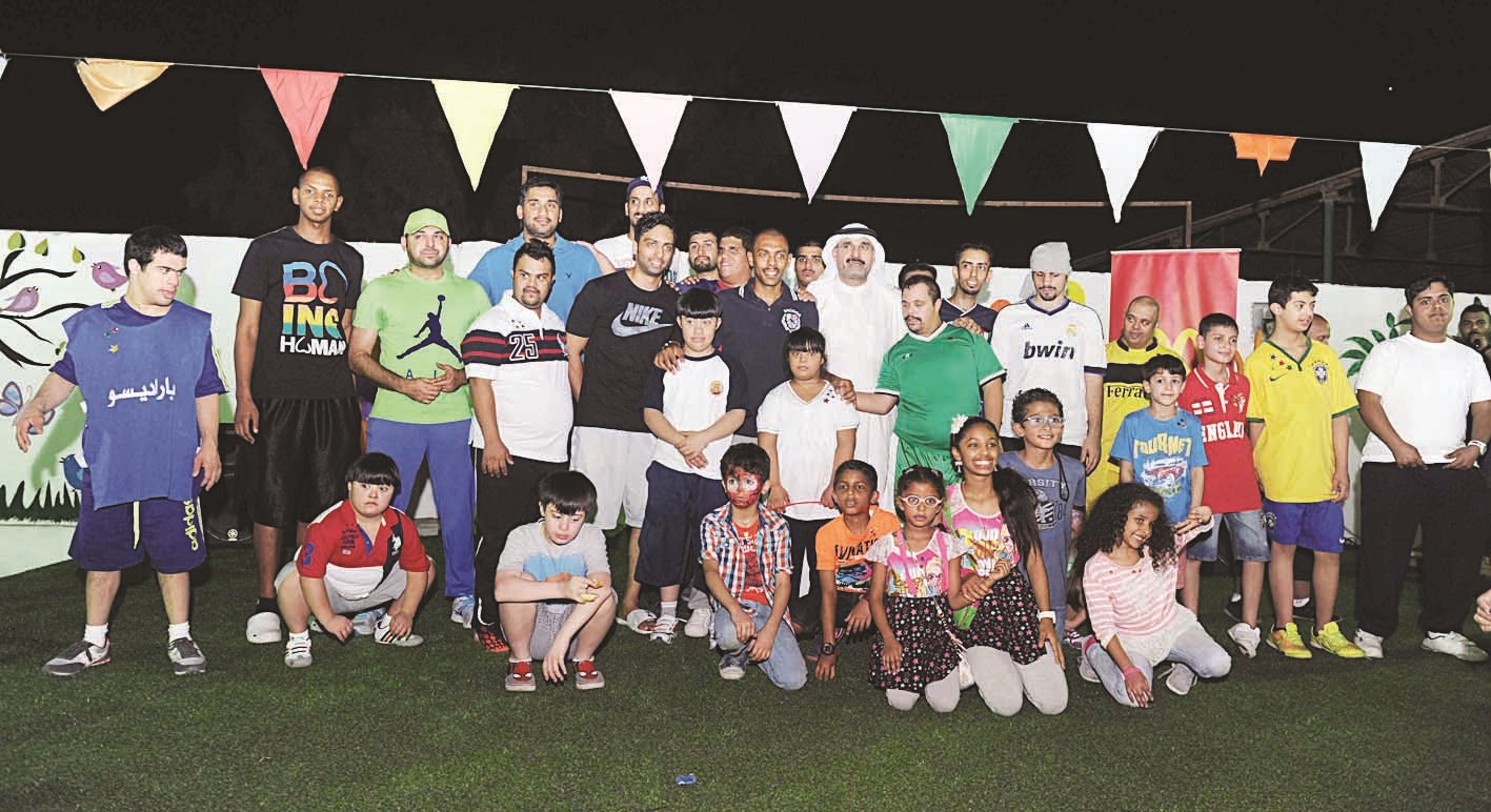 لقطة جماعية للمشاركين في الحفل