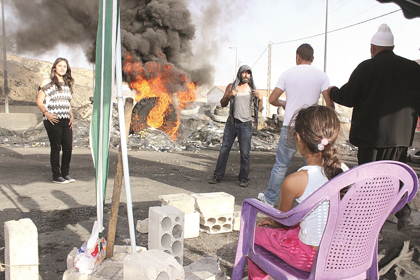 u0623u0647u0627u0644u064a u0627u0644u0639u0633u0643u0631u064au064au0646 u0627u0644u0623u0633u0631u0649 u064au0642u0637u0639u0648u0646 u0637u0631u064au0642 u0636u0647u0631 u0627u0644u0628u064au062fu0631 b(u062au0635u0648u064au0631 u062cu0648u0632u0641 u0646u062eu0644u0629)