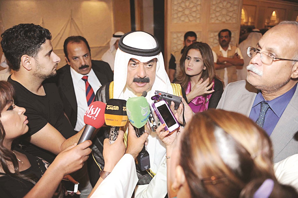 ... ومتحدثا للصحافيين (تصوير طارق عز الدين)