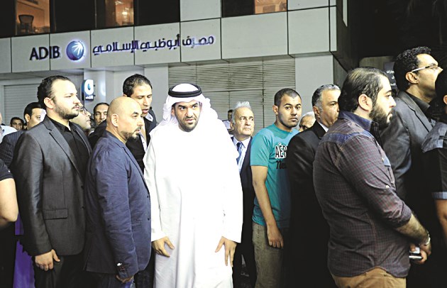 حسين الجسمي شارك في عزاء صالح