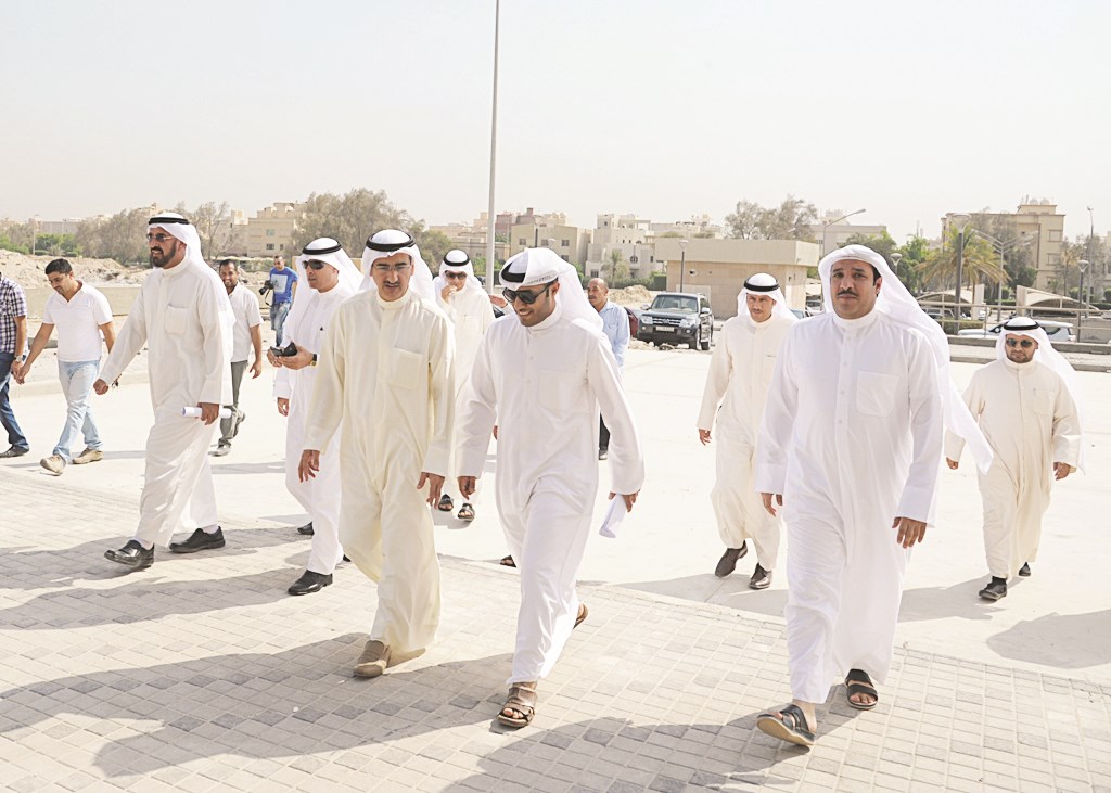 الابراهيم يتفقد مشروع ضاحية العقيلة