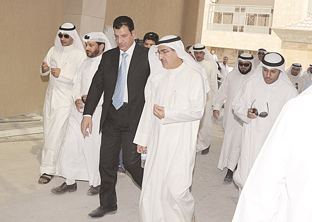 u0627u0644u0648u0632u064au0631 u064au0633u062au0645u0639 u0625u0644u0649 u0634u0631u062d u0645u0646 u0627u0644u0645u0633u0624u0648u0644 u0639u0646 u0627u0644u0645u0634u0631u0648u0639 (u062au0635u0648u064au0631 u0633u0639u062f u0647u0646u062fu0627u0648u064a)