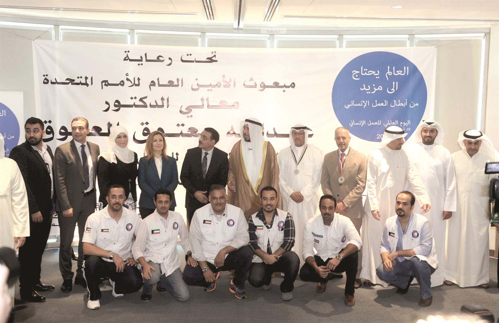 ... ومتوسطا المكرمين (تصوير: زكريا عطية)