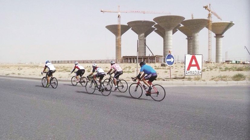 المخاطر تحيط بهواة الدراجات