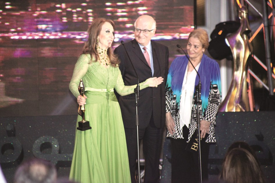 هدى متسلمة جائزتها