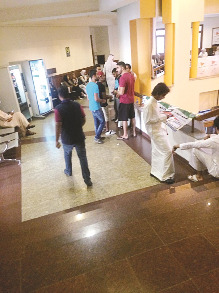 القوائم استقبلت الطلبة بالنوت والاقلام الاجتماعية