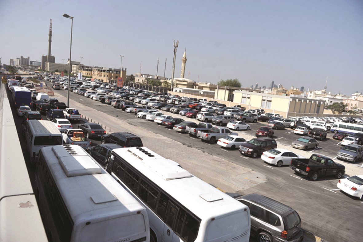 ازدحام على الطرق المؤدية إلى الجامعة (تصوير نور هنداوي)