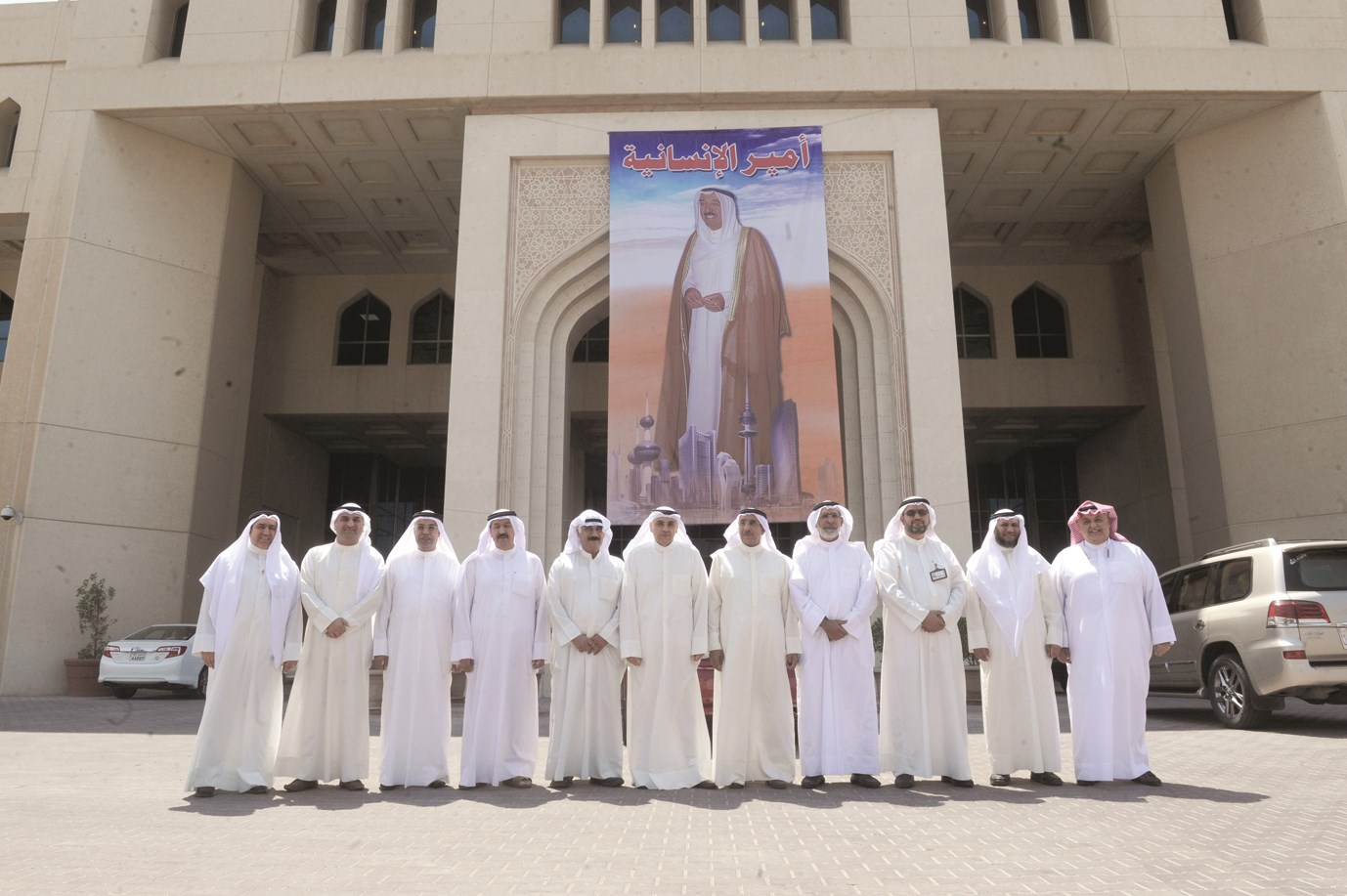 u0642u064au0627u062fu064au0648 u0648u0632u0627u0631u0629 u0627u0644u0643u0647u0631u0628u0627u0621 u0641u064a u0644u0642u0637u0629 u062au0630u0643u0627u0631u064au0629 u0623u0645u0627u0645 u0635u0648u0631u0629 u0627u0644u0623u0645u064au0631