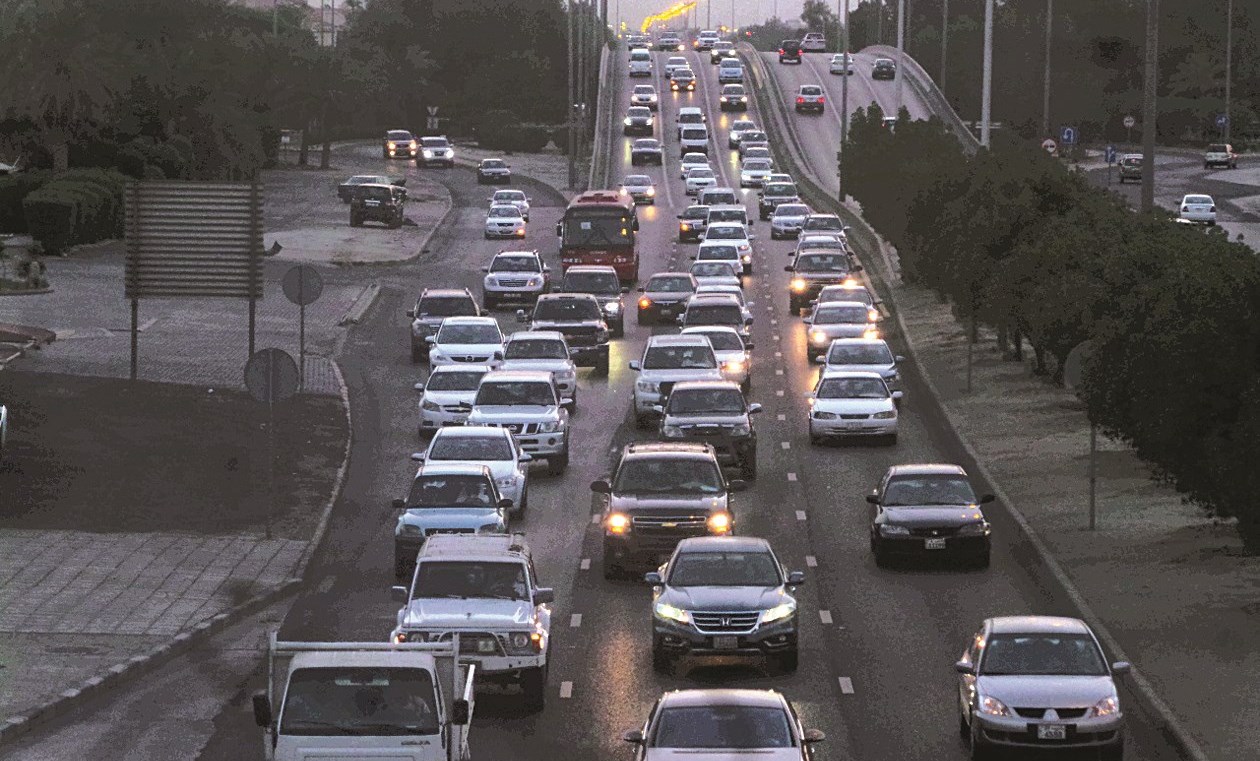 الزحام تواصل حتى وقت متأخر يوم أمس (تصوير أسعد عبدالله)