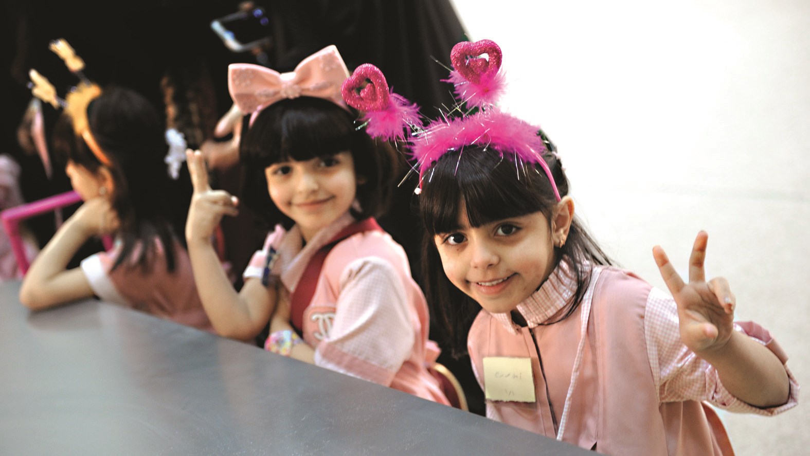 إشارة التحدي مع أول يوم دراسي