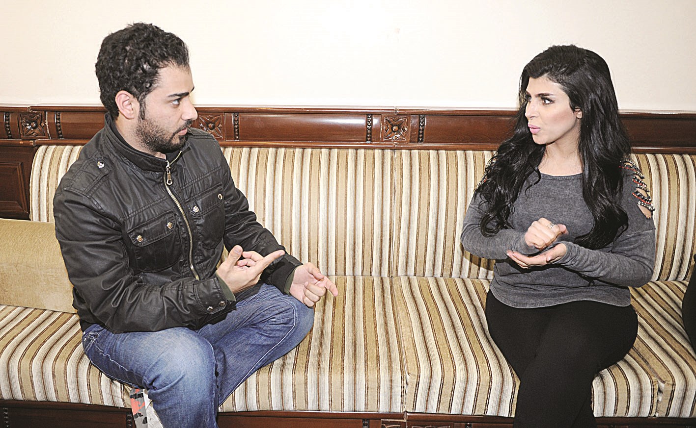 متحدثة إلى الزميل علاء محمود (تصوير طارق عزالدين)