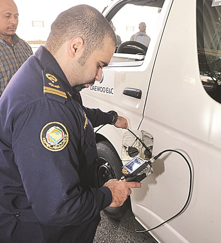 فحص «تانك» البنزين