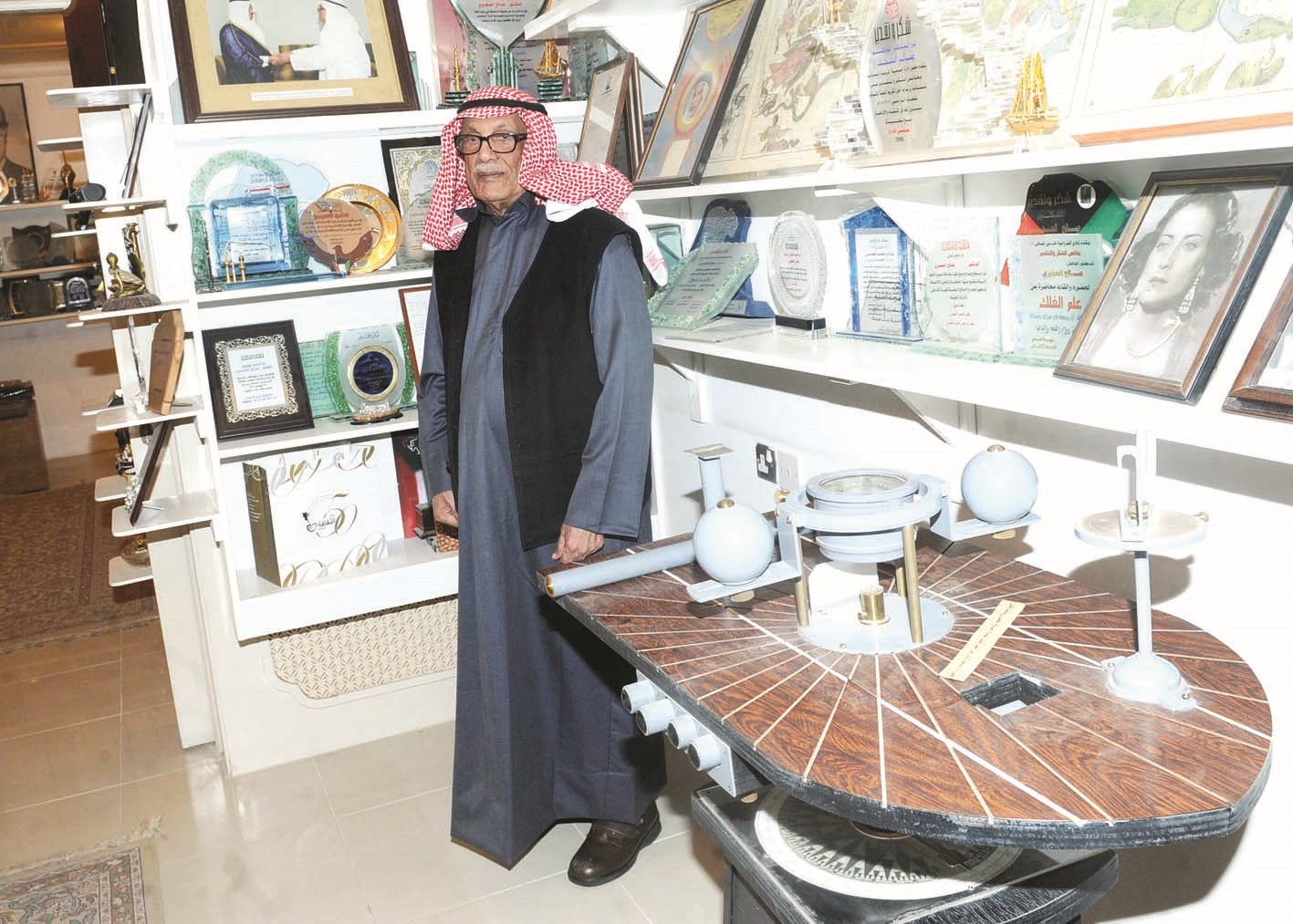 العجيري في عالمه الذي أمضى عمره فيه