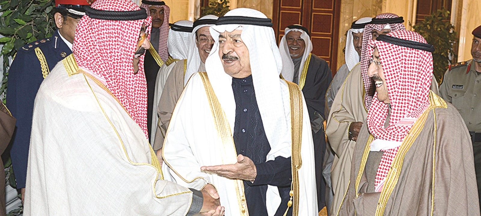 الأمير وخليفة بن سلمان ومشعل الأحمد