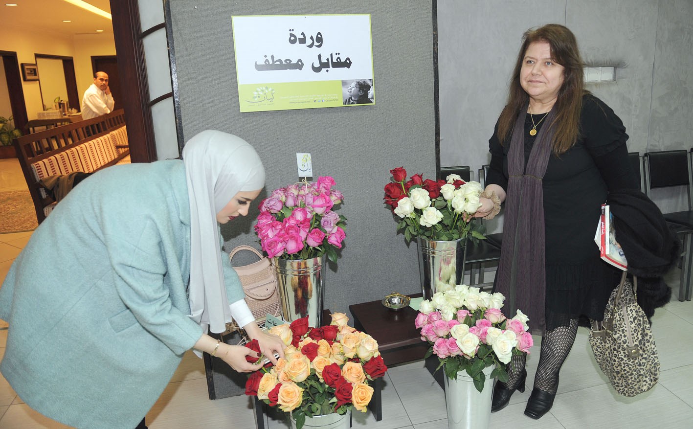 وردة ... مقابل معطف