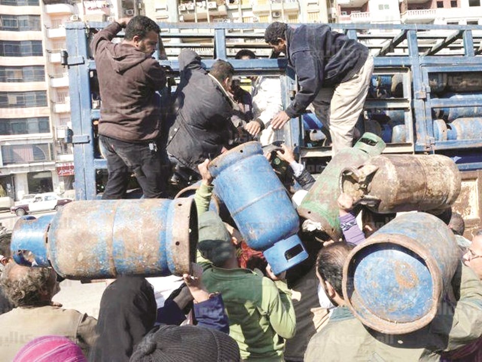 u0627u0644u062du0643u0648u0645u0629 u062au0628u062du062b u0639u0646 u062du0644u0648u0644 u0644u0623u0632u0645u0629 u0645u0645u062au062fu0629 u0645u0646u0630 u0633u0646u0648u0627u062a