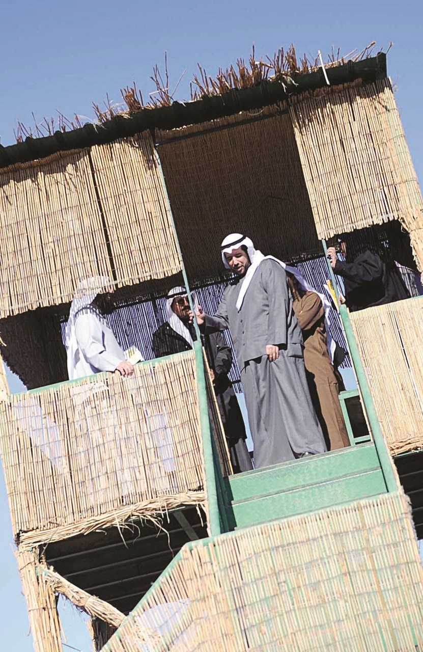 مدير «البيئة» يستكشف «المحمية» من أحد مراصدها