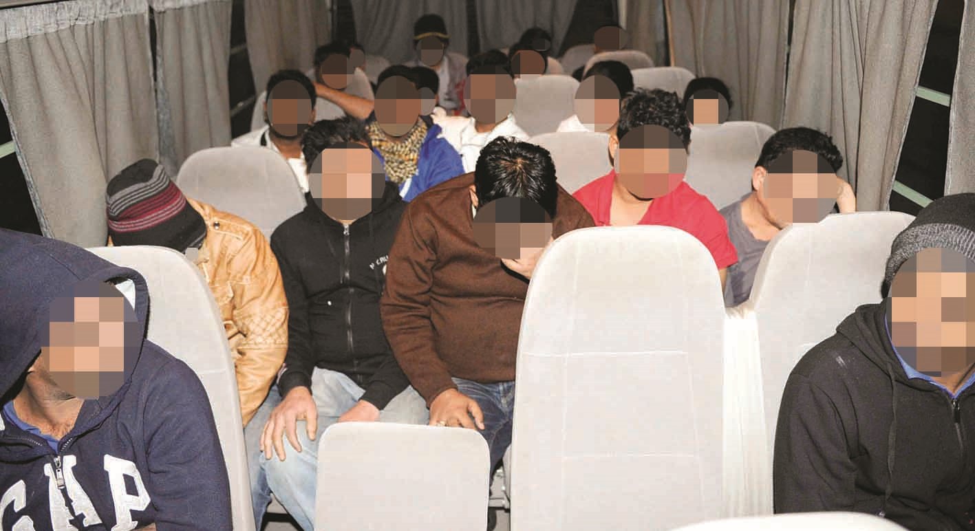 باص المهددين بالإبعاد