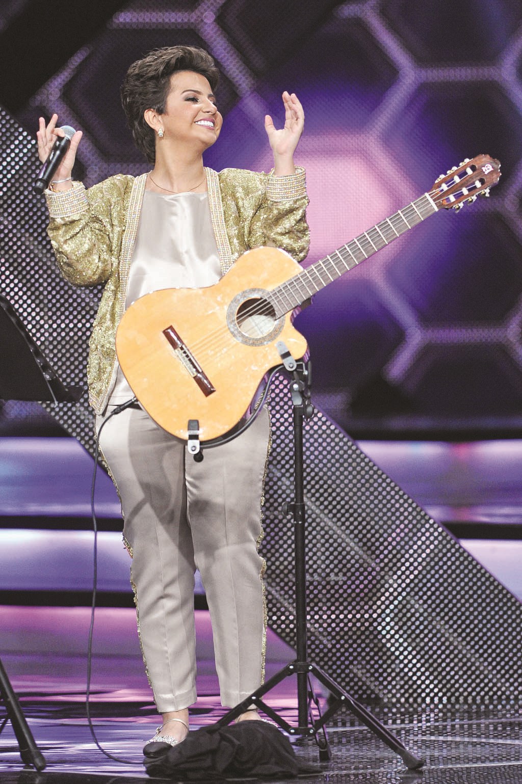 شمّه حمدان... ورفيقها الغيتار