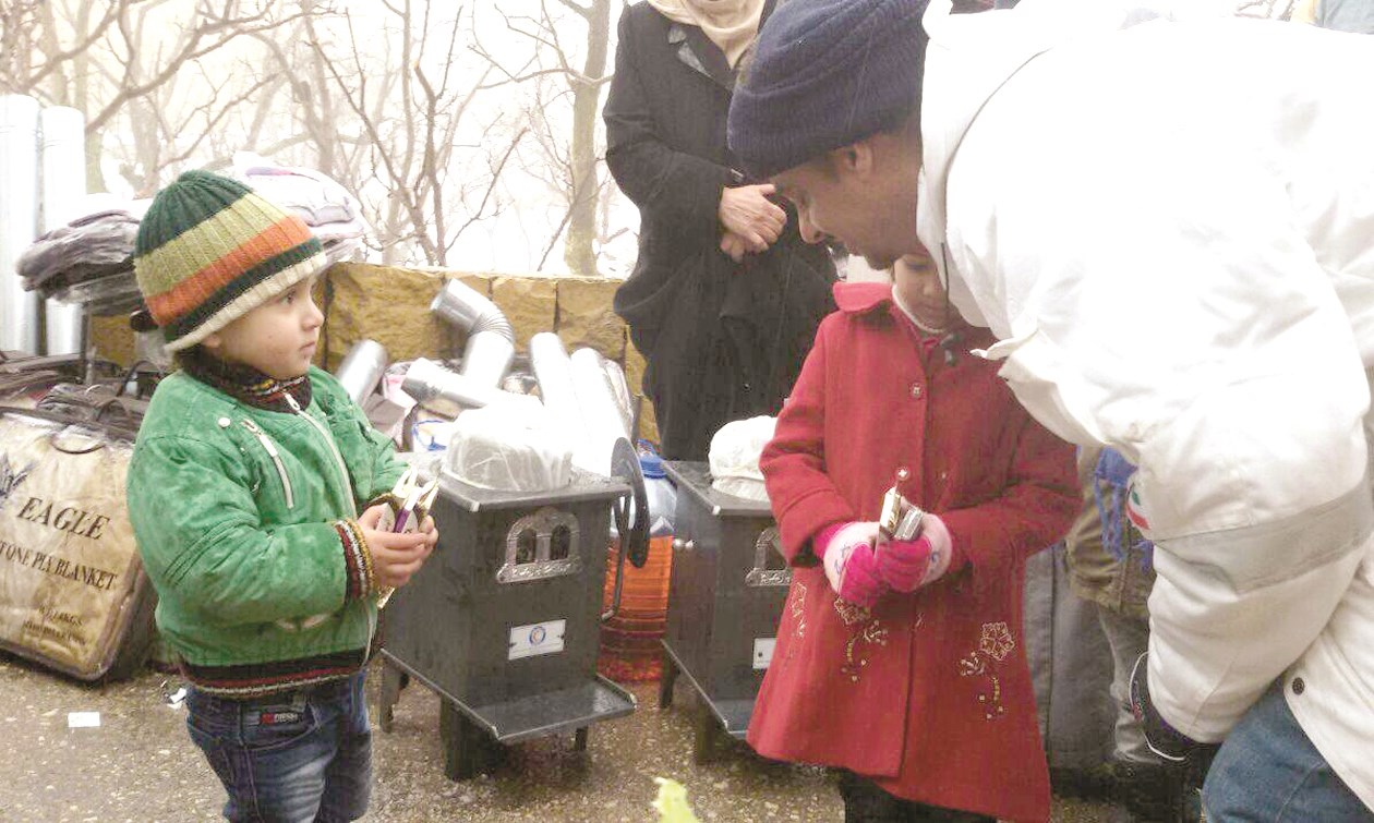 u0637u0641u0644u0627u0646 u0633u0648u0631u064au0627u0646 u062eu0644u0627u0644 u062au0648u0632u064au0639 u0627u0644u0645u0633u0627u0639u062fu0627u062a