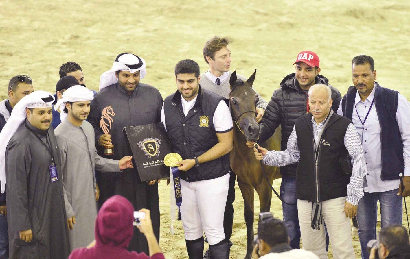 ... وتكريم فائز آخر